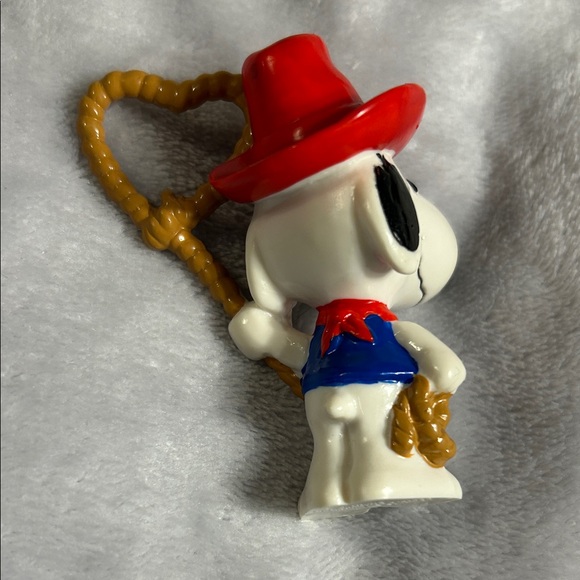 Snoopy Cowboy Valentine Figurine - Picture 2 of 4